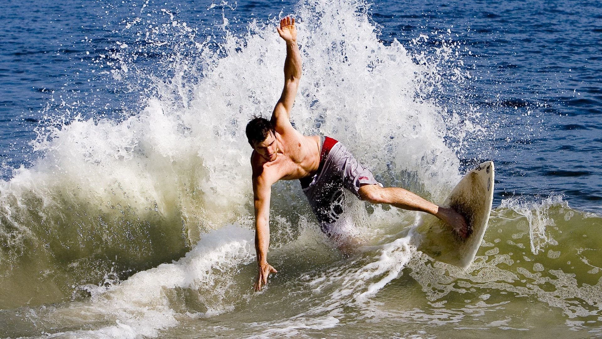 自由泳接力突尼斯团队协作顺畅，400米自由泳突尼斯