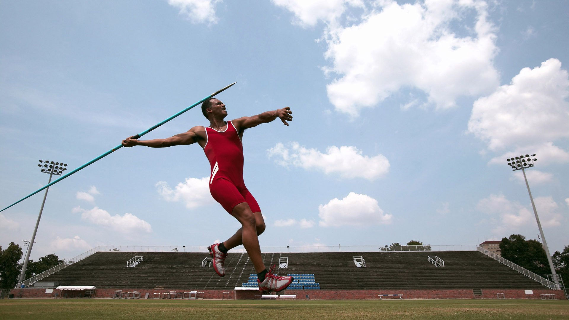 跳水动作干净利落突尼斯顺利晋级，吉尼斯跳水